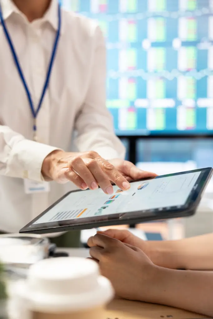 corporate-briefing-meeting-present-monthly-statistics-scaled