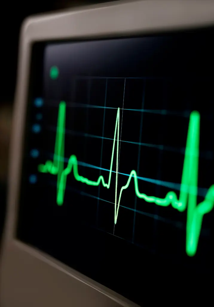 Ecg monitor displaying heartbeat